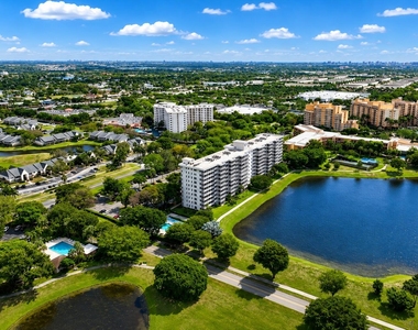2900 N Course Drive - Photo Thumbnail 10