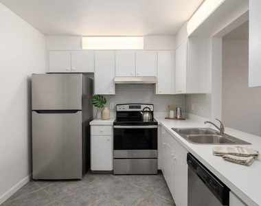 10571 Royal Palm Boulevard - Photo Thumbnail 8