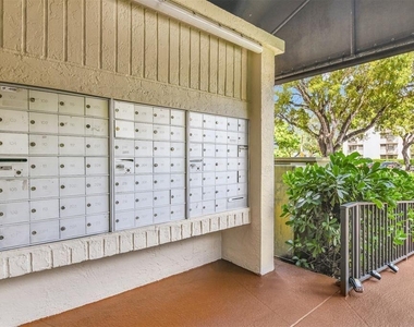 2501 Riverside Drive - Photo Thumbnail 3