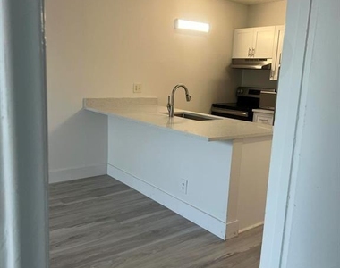2501 Riverside Drive - Photo Thumbnail 24