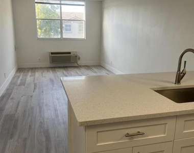 2501 Riverside Drive - Photo Thumbnail 18