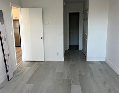 2501 Riverside Drive - Photo Thumbnail 12
