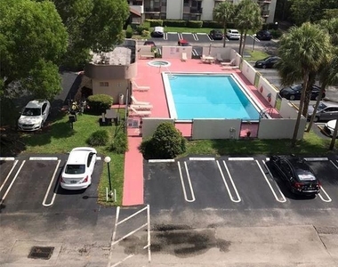 2501 Riverside Drive - Photo Thumbnail 7