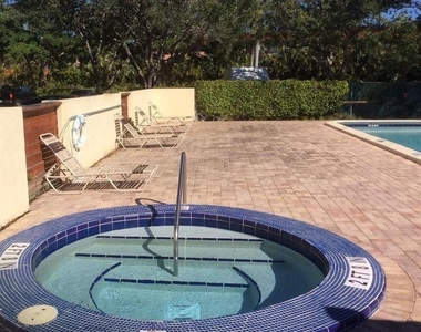 2501 Riverside Drive - Photo Thumbnail 6