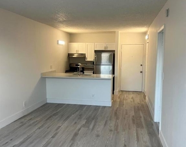 2501 Riverside Drive - Photo Thumbnail 27