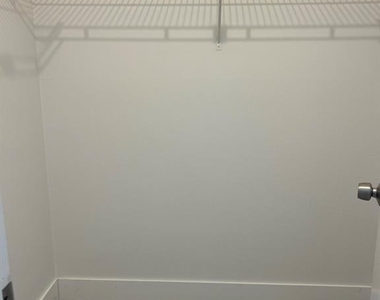 2501 Riverside Drive - Photo Thumbnail 14