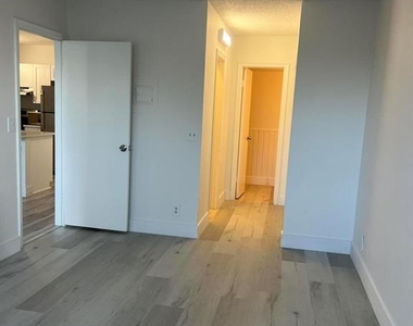 2501 Riverside Drive - Photo Thumbnail 15