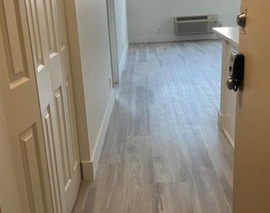 2501 Riverside Drive - Photo Thumbnail 17