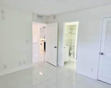 9 Royal Palm Way - Photo Thumbnail 15
