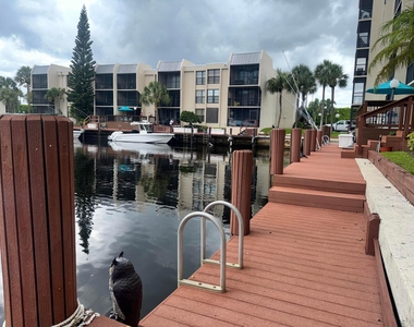 9 Royal Palm Way - Photo Thumbnail 21