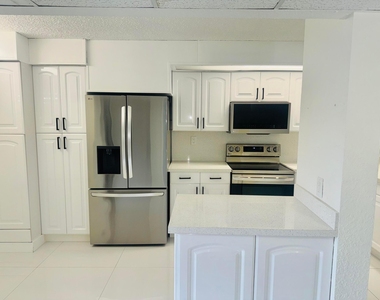 9 Royal Palm Way - Photo Thumbnail 3