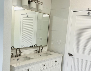 9 Royal Palm Way - Photo Thumbnail 11
