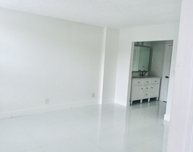 9 Royal Palm Way - Photo Thumbnail 9