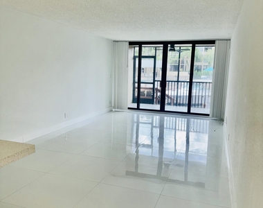 9 Royal Palm Way - Photo Thumbnail 8