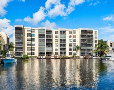 9 Royal Palm Way - Photo Thumbnail 2