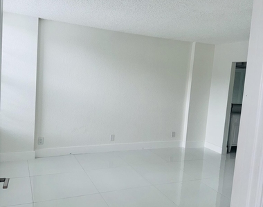 9 Royal Palm Way - Photo Thumbnail 10
