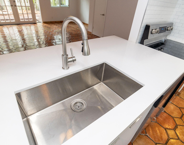 715 Ne 1st Street - Photo Thumbnail 5