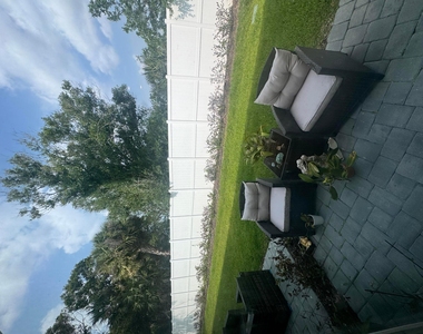 526 Salisbury Circle - Photo Thumbnail 8