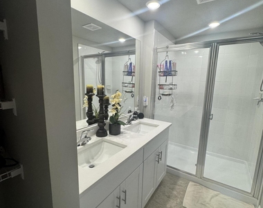 526 Salisbury Circle - Photo Thumbnail 9