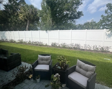 526 Salisbury Circle - Photo Thumbnail 11