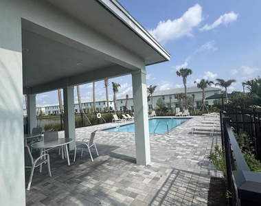526 Salisbury Circle - Photo Thumbnail 12