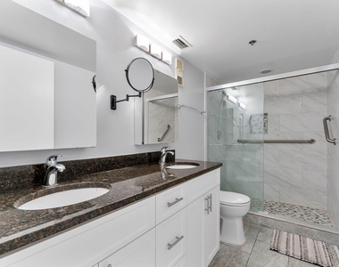7260 Kinghurst Drive - Photo Thumbnail 17