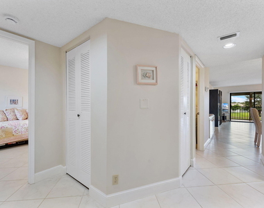 7260 Kinghurst Drive - Photo Thumbnail 3