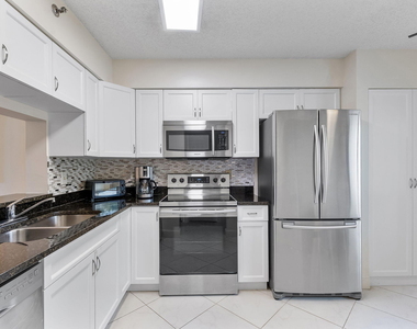 7260 Kinghurst Drive - Photo Thumbnail 5