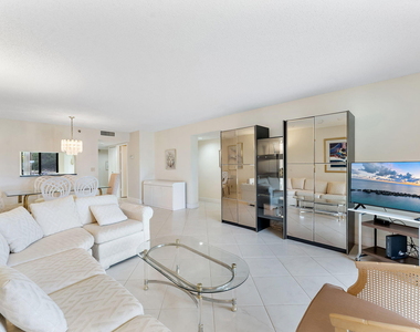 7260 Kinghurst Drive - Photo Thumbnail 11