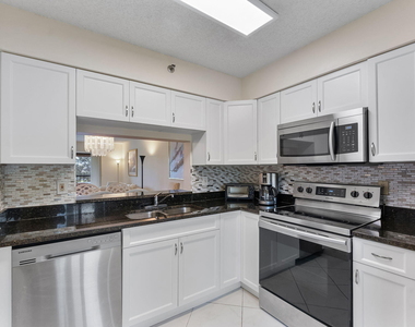 7260 Kinghurst Drive - Photo Thumbnail 6