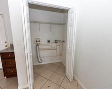 2900 Nw 5th Court - Photo Thumbnail 15