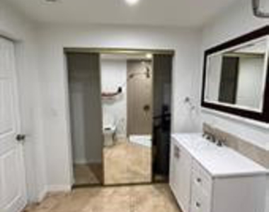 2900 Nw 5th Court - Photo Thumbnail 5