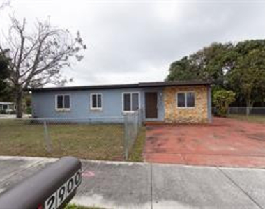2900 Nw 5th Court - Photo Thumbnail 12