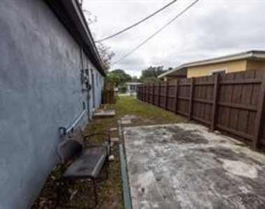 2900 Nw 5th Court - Photo Thumbnail 14