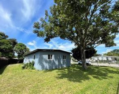 2900 Nw 5th Court - Photo Thumbnail 3