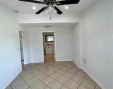 2900 Nw 5th Court - Photo Thumbnail 9