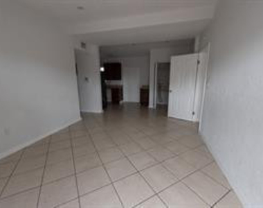 2900 Nw 5th Court - Photo Thumbnail 16