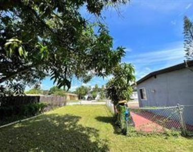 2900 Nw 5th Court - Photo Thumbnail 2