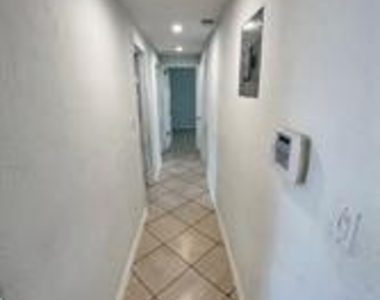 2900 Nw 5th Court - Photo Thumbnail 4