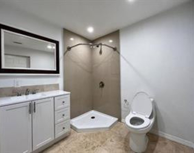 2900 Nw 5th Court - Photo Thumbnail 8