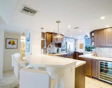 77 S Birch Road - Photo Thumbnail 15
