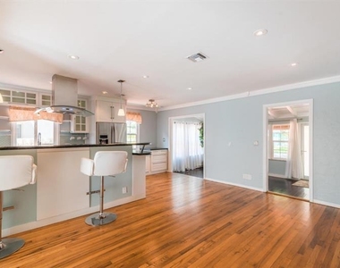 415 Ne 8th Avenue - Photo Thumbnail 2