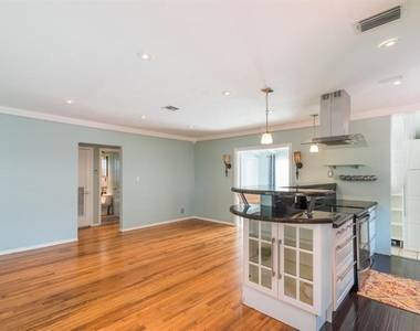 415 Ne 8th Avenue - Photo Thumbnail 3