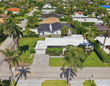 4454 W Tradewinds Avenue W - Photo Thumbnail 10