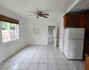 43 Sw 11th Street - Photo Thumbnail 4