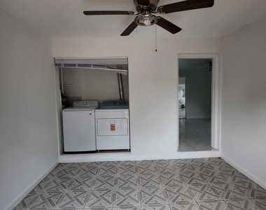 43 Sw 11th Street - Photo Thumbnail 2