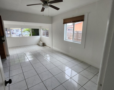 43 Sw 11th Street - Photo Thumbnail 3