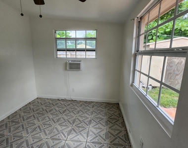 43 Sw 11th Street - Photo Thumbnail 1