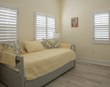 506 N Lakeside Drive - Photo Thumbnail 18
