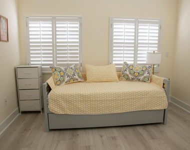 506 N Lakeside Drive - Photo Thumbnail 19